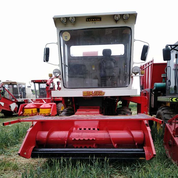 青儲機(jī)在進(jìn)行潤滑過程中要注意的事項